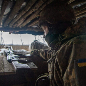 Солдат ВСУ на передовой. Фото: Оксана Иванец / ArmiyaInflorm / Минобороны Украины