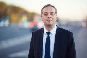 Владимир Милов