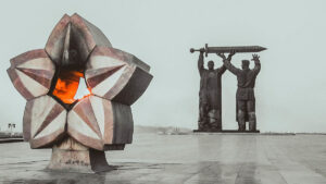 Памятник «Тыл фронту» в Магнитогорске. Фото: ChasovskikhM / WikiCommons