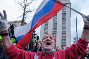 Архивное фото, Пенсионер на протестах в Москве. Фото: Валерия Савинова / «МБХ медиа»