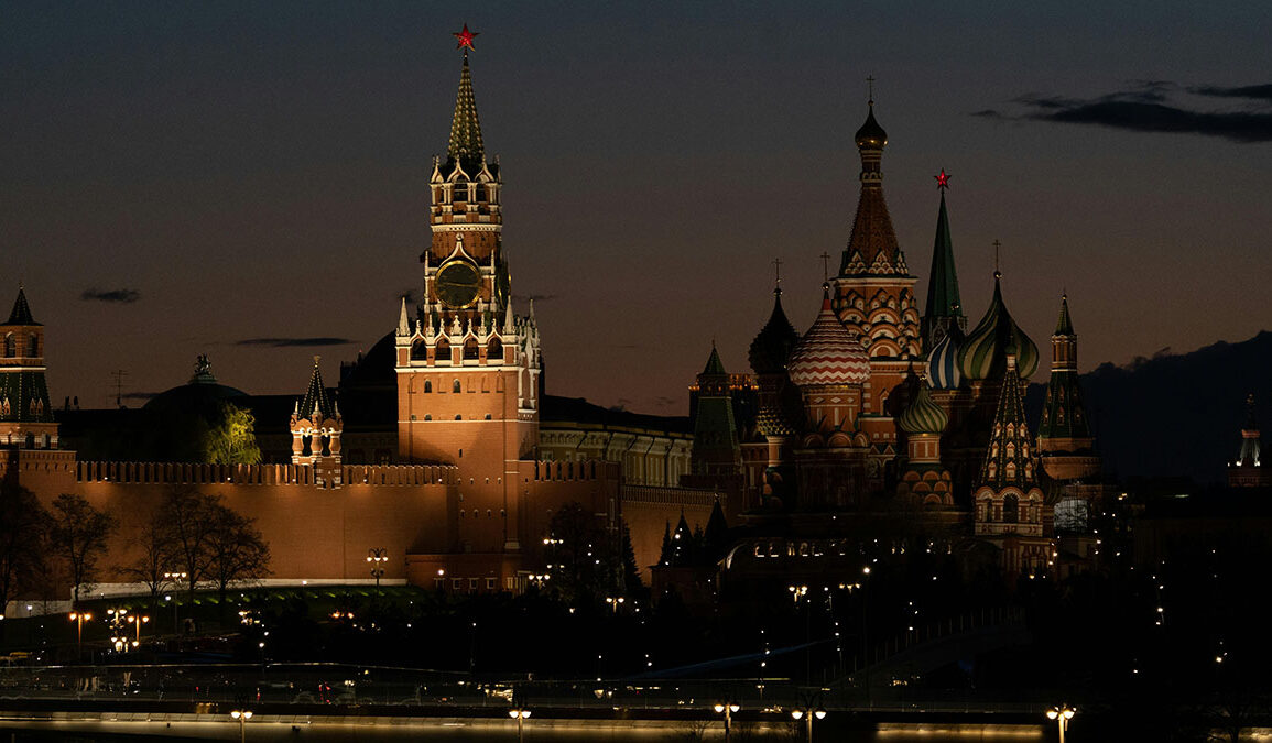 Вечерний Кремль. Фото: Dmitriy Piskarev / Pexels